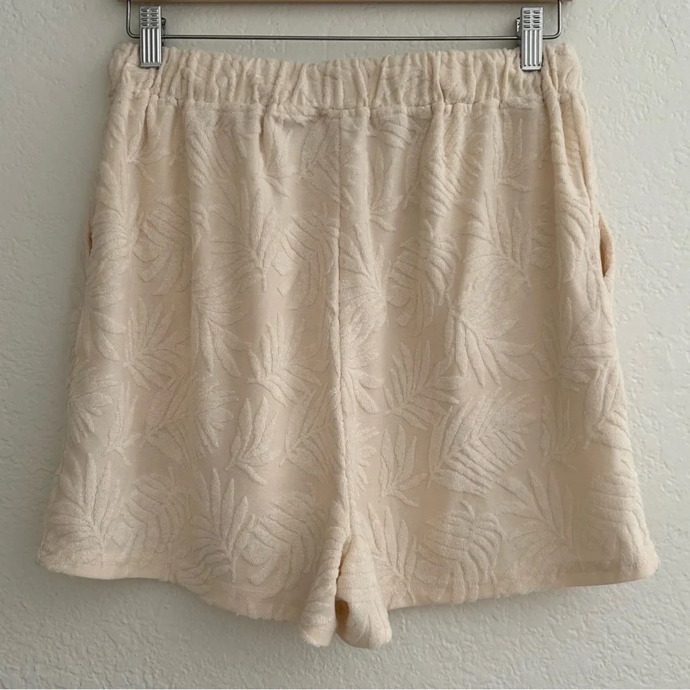 AVEC LES FILLES Beige Terry‎ Embossed Shorts Size M